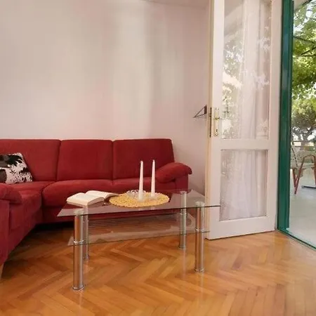 Mario In With A Shady Terrace מאקרסקה